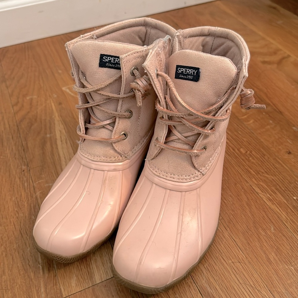 Kids pink Sperry saltwater boot size 3